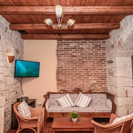 Ydria Villas הרסוניסוס